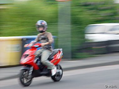 Moped fahren ab 15: Kosten, Fahrprüfung, Versicherung - AUTO BILD